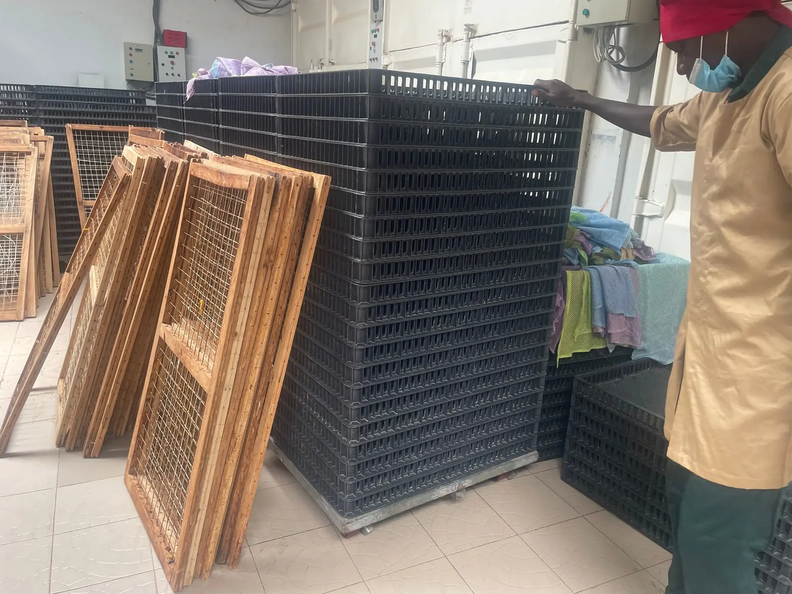 Racks à claies entre deux lots.